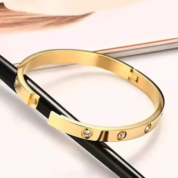 top Stainless Steel Contemporary Gold Plated Love AD Anti-Tarnish Bracelet For Women